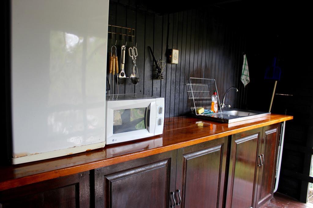 Old Vic Travellers Inn Nelspruit Mbombela Kamer foto