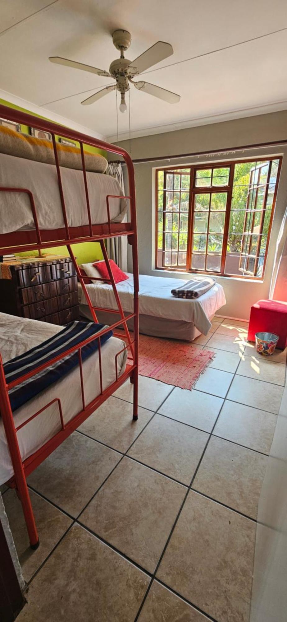 Old Vic Travellers Inn Nelspruit Mbombela Buitenkant foto