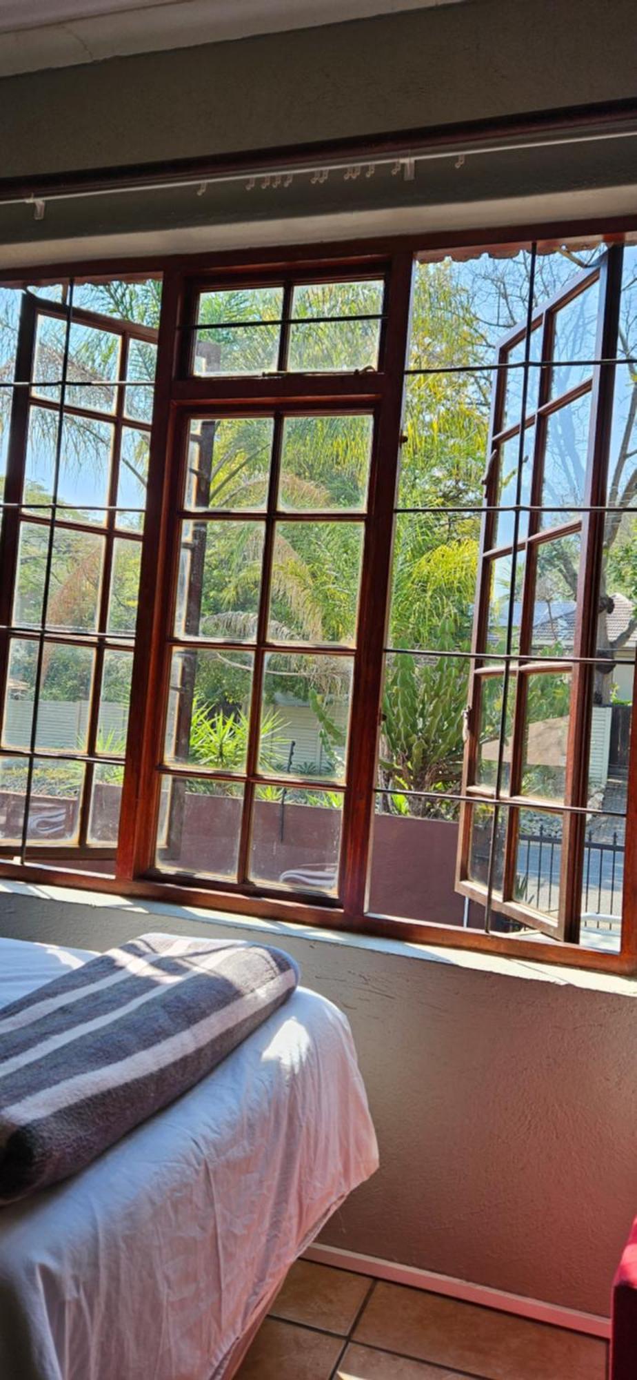Old Vic Travellers Inn Nelspruit Mbombela Buitenkant foto
