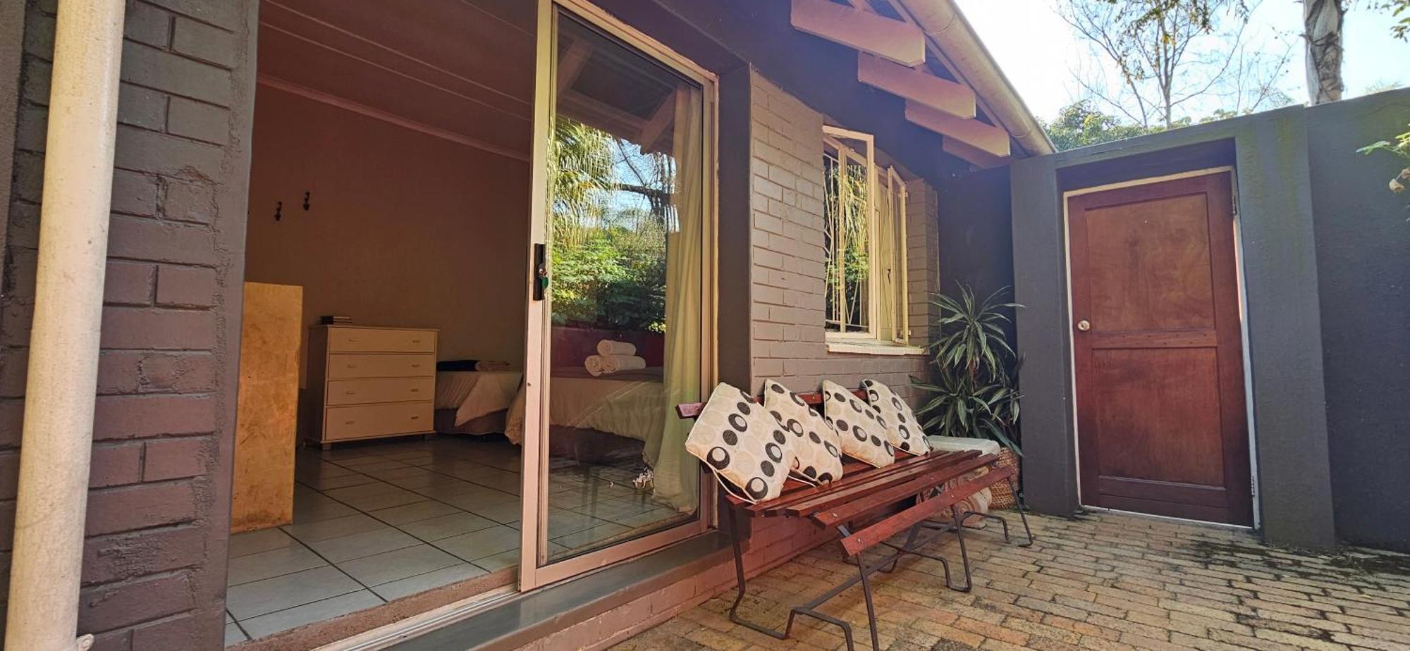 Old Vic Travellers Inn Nelspruit Mbombela Buitenkant foto