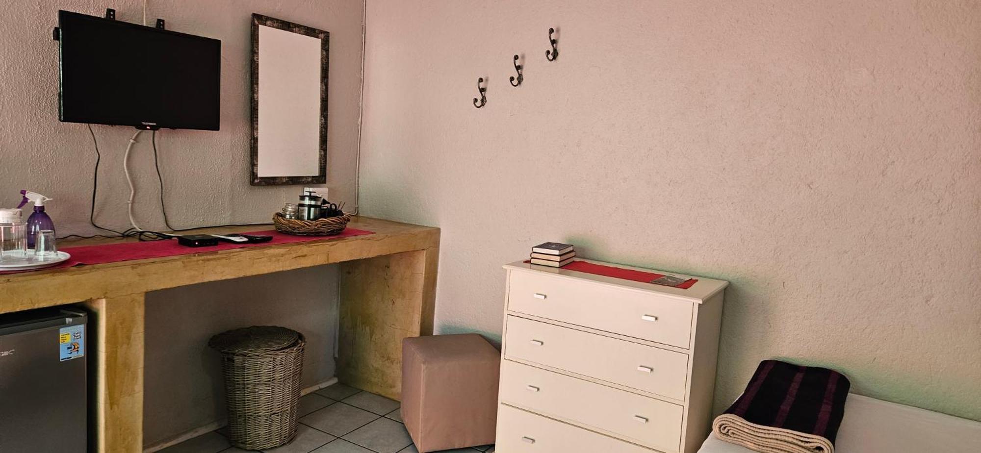 Old Vic Travellers Inn Nelspruit Mbombela Buitenkant foto