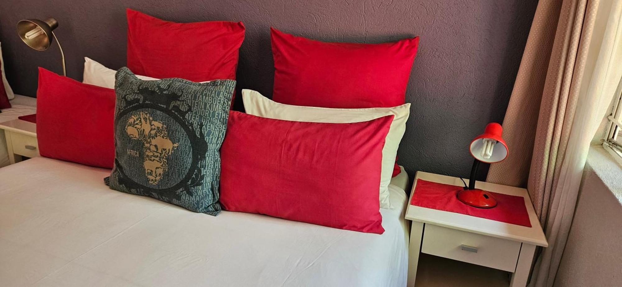 Old Vic Travellers Inn Nelspruit Mbombela Buitenkant foto