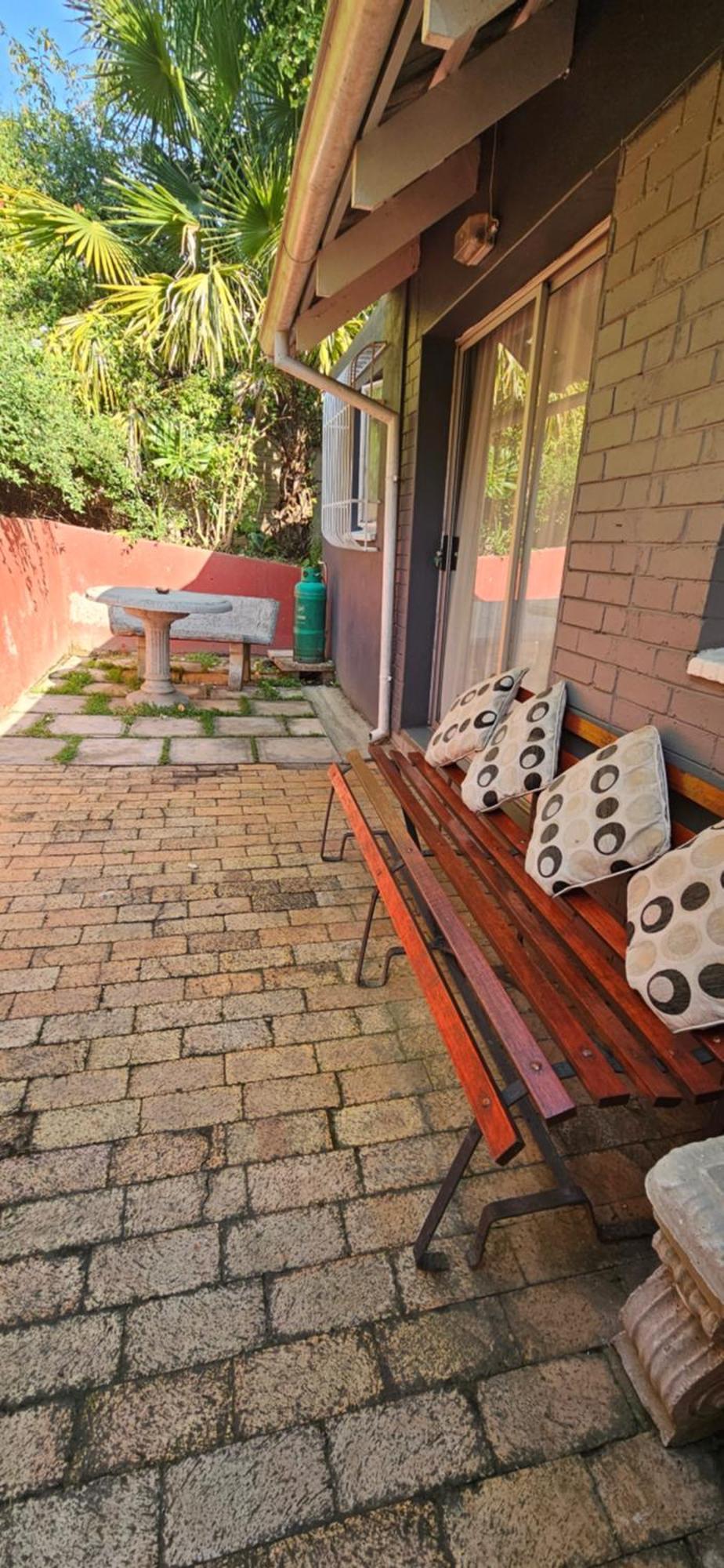 Old Vic Travellers Inn Nelspruit Mbombela Buitenkant foto