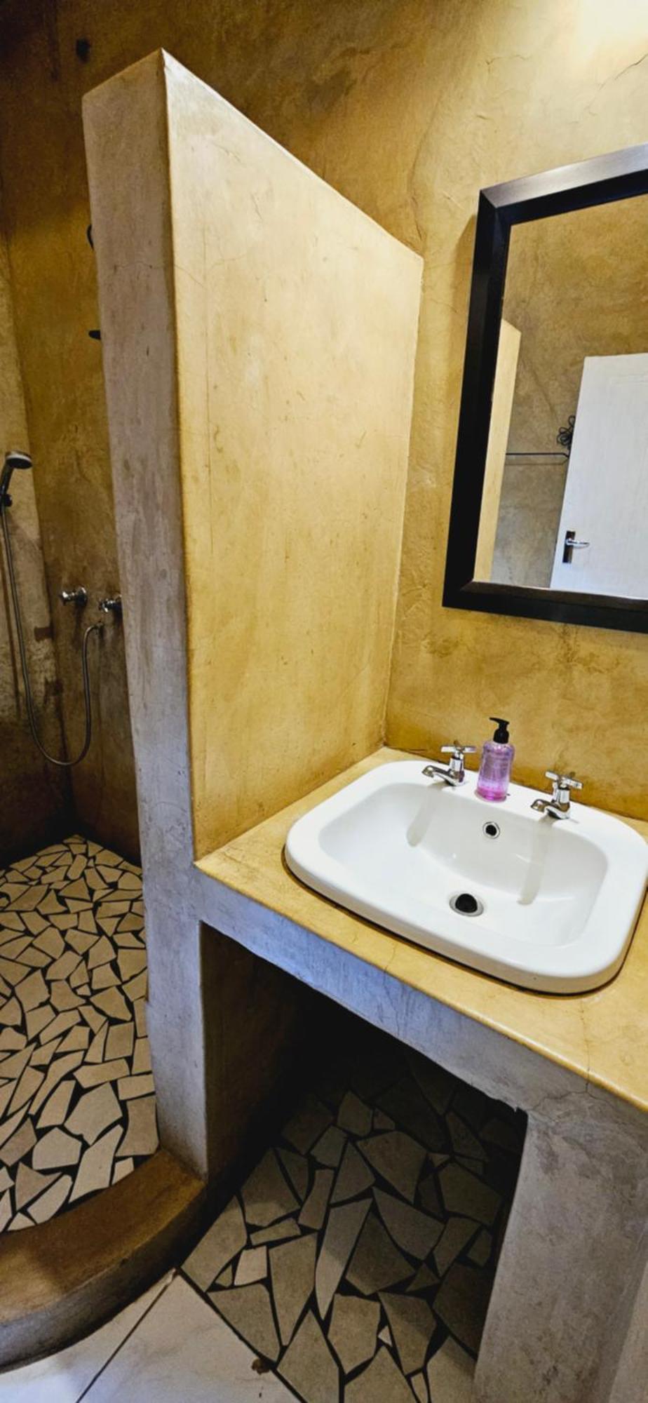 Old Vic Travellers Inn Nelspruit Mbombela Buitenkant foto