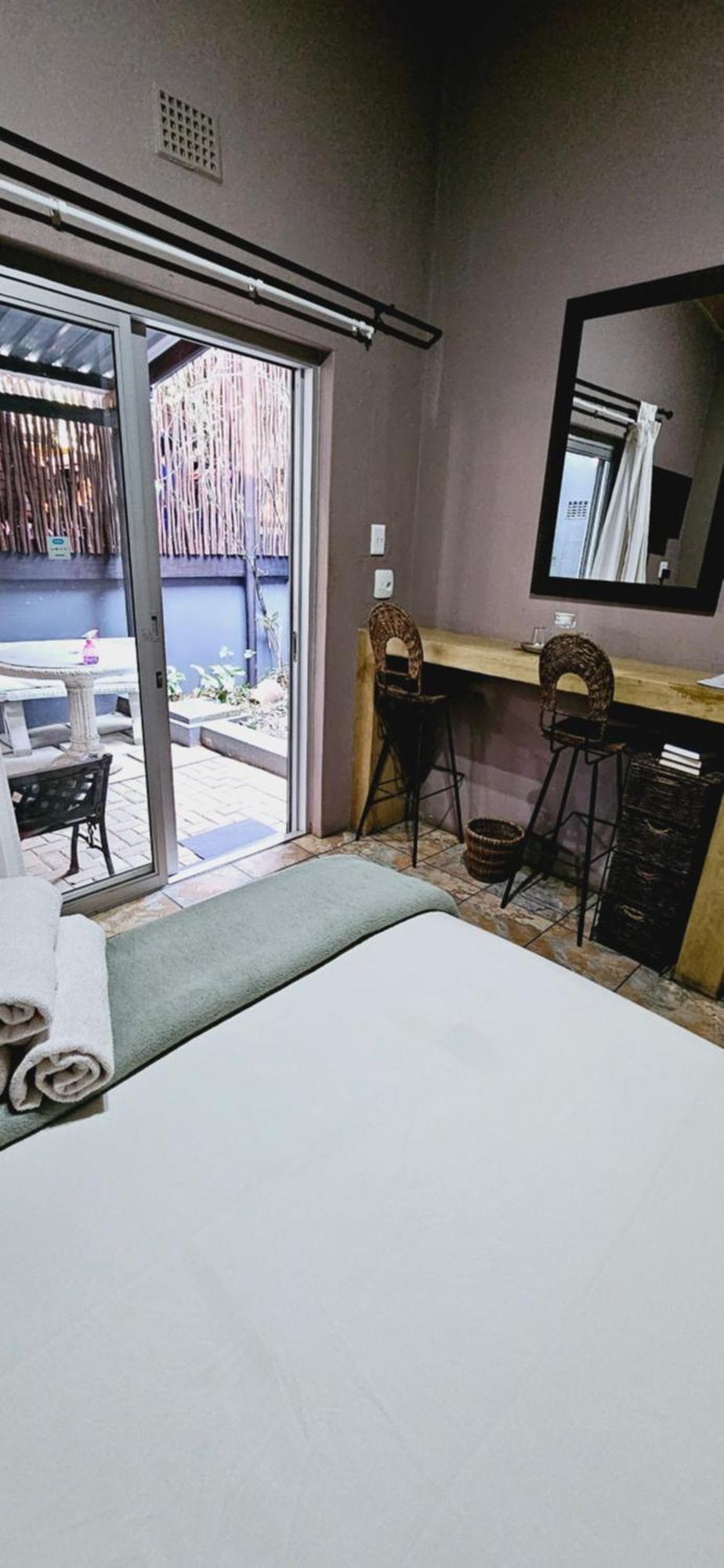 Old Vic Travellers Inn Nelspruit Mbombela Buitenkant foto