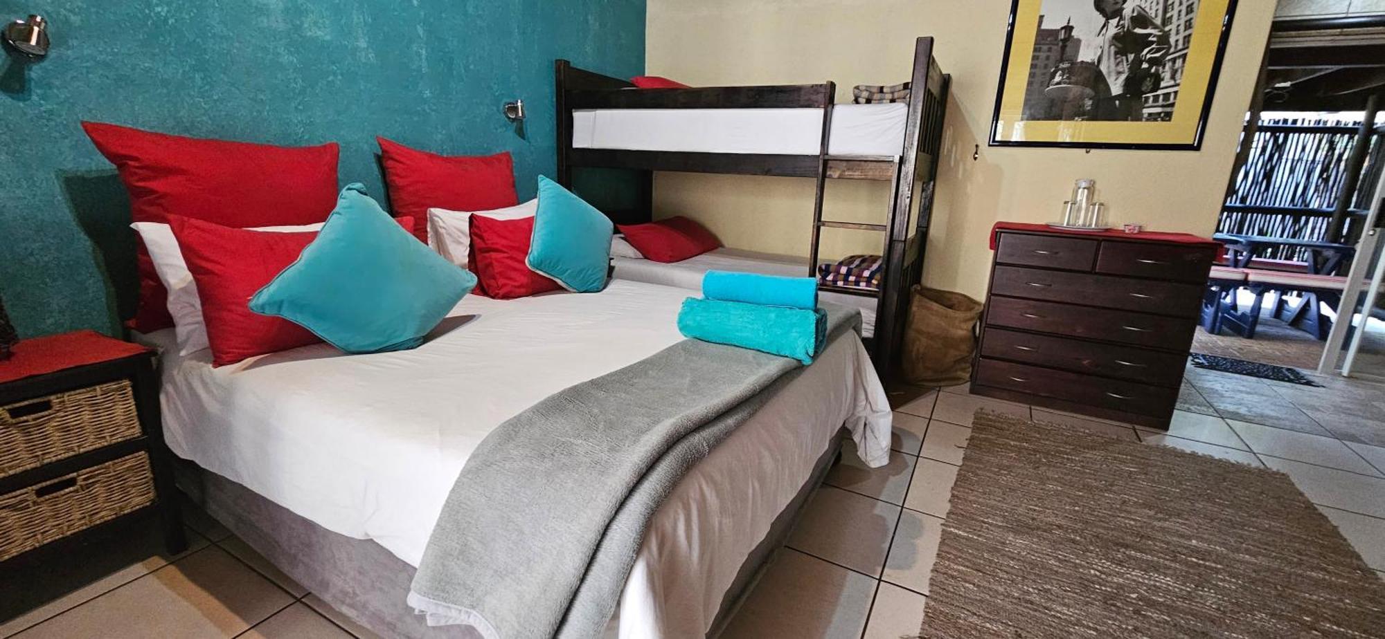 Old Vic Travellers Inn Nelspruit Mbombela Buitenkant foto