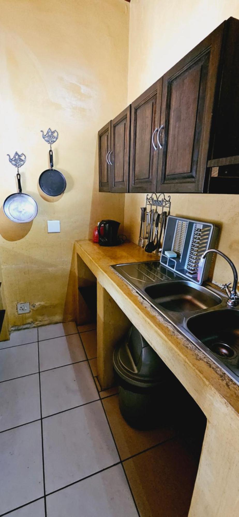 Old Vic Travellers Inn Nelspruit Mbombela Buitenkant foto