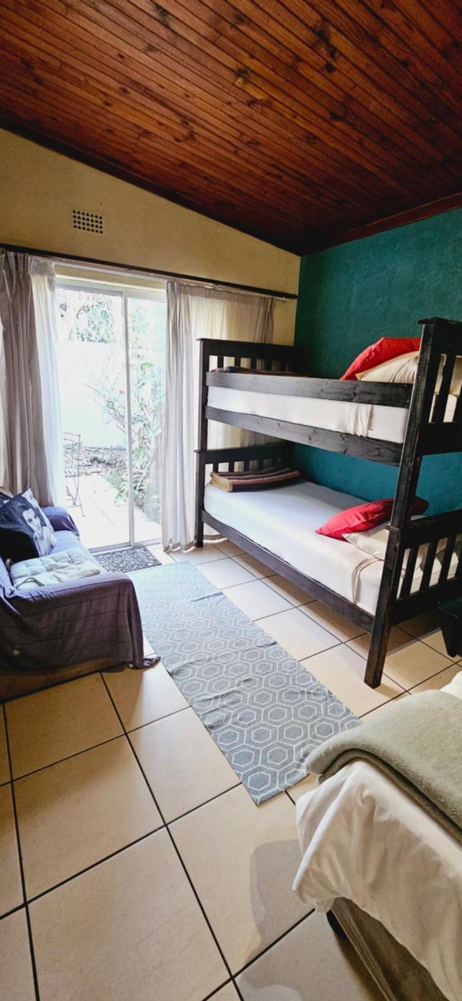Old Vic Travellers Inn Nelspruit Mbombela Buitenkant foto