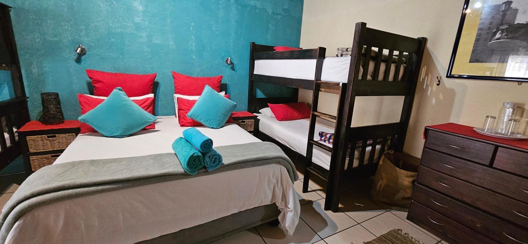 Old Vic Travellers Inn Nelspruit Mbombela Buitenkant foto