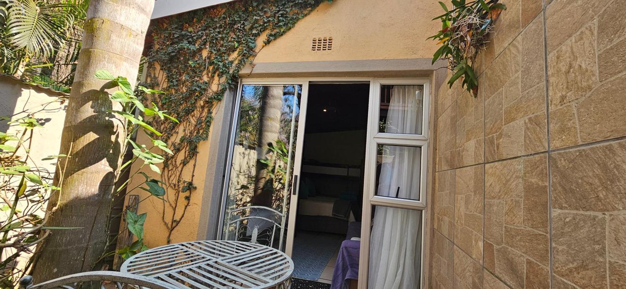Old Vic Travellers Inn Nelspruit Mbombela Buitenkant foto