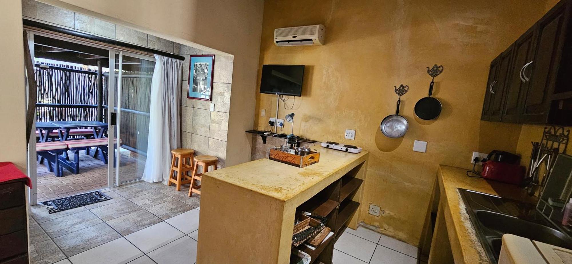 Old Vic Travellers Inn Nelspruit Mbombela Buitenkant foto