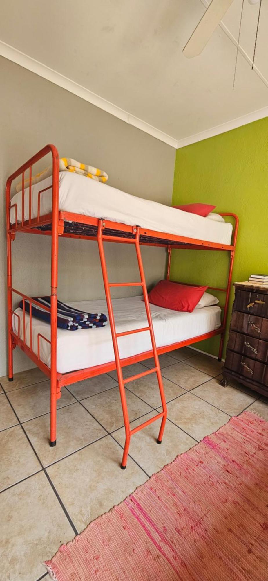 Old Vic Travellers Inn Nelspruit Mbombela Buitenkant foto