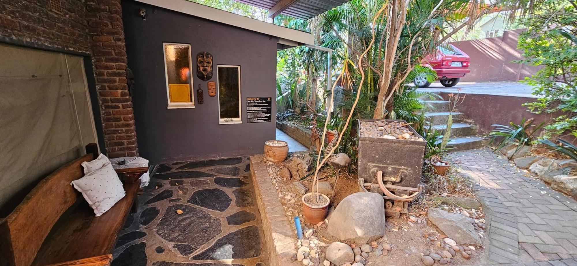 Old Vic Travellers Inn Nelspruit Mbombela Buitenkant foto