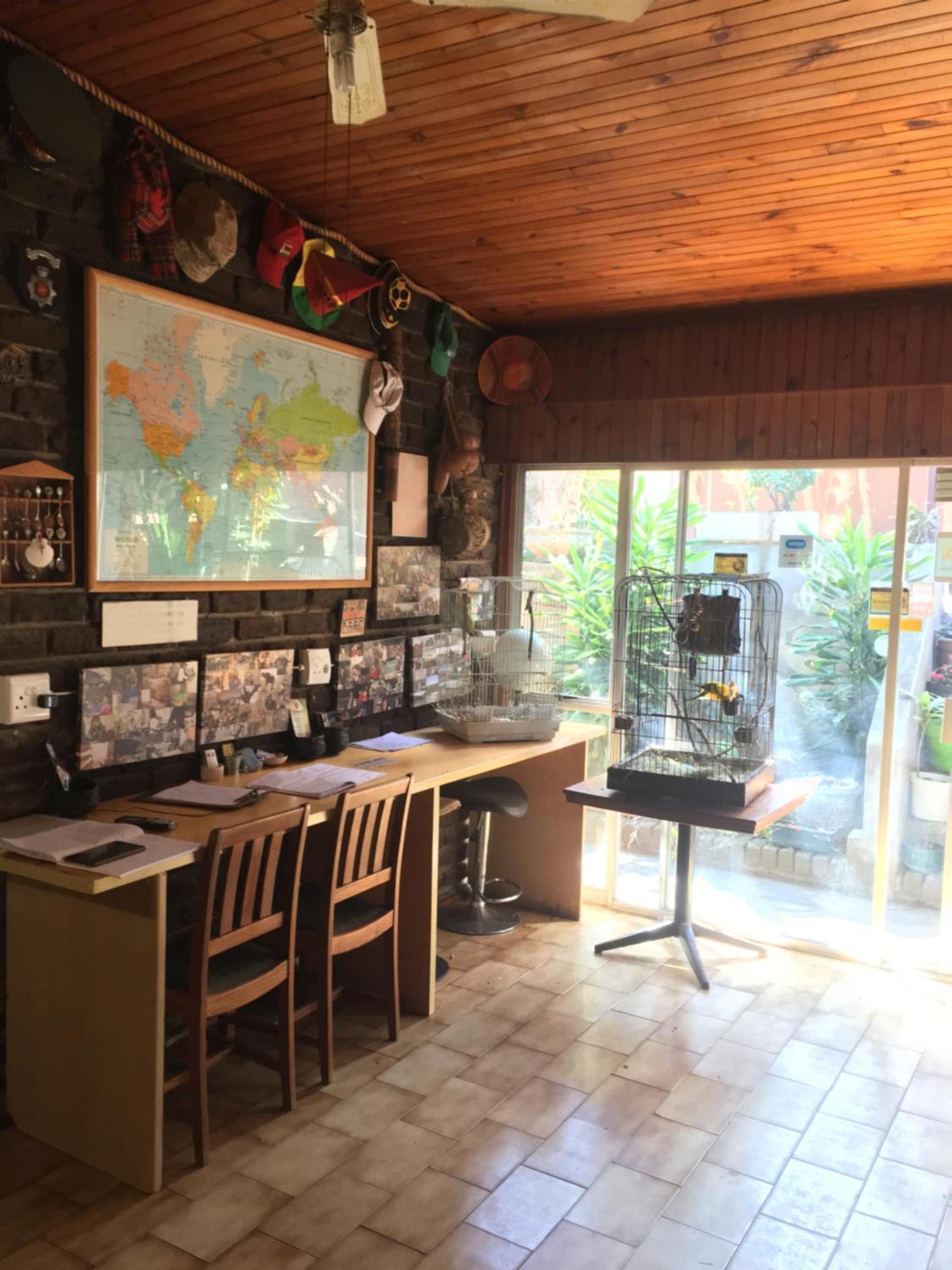 Old Vic Travellers Inn Nelspruit Mbombela Buitenkant foto